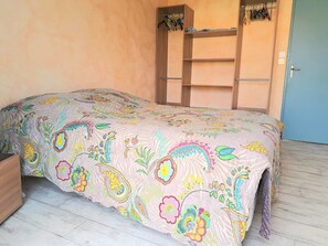 3 bedrooms, iron/ironing board, free WiFi