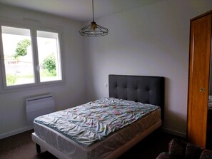 3 bedrooms, iron/ironing board, free WiFi