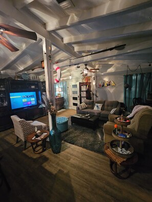 Interior - Cottage on the Cove with Paddleboarding and kayaks (Little Elm)