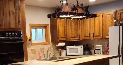 Suite Country Downtown #2 Cozy and Relaxing just minutes from Lake Frances