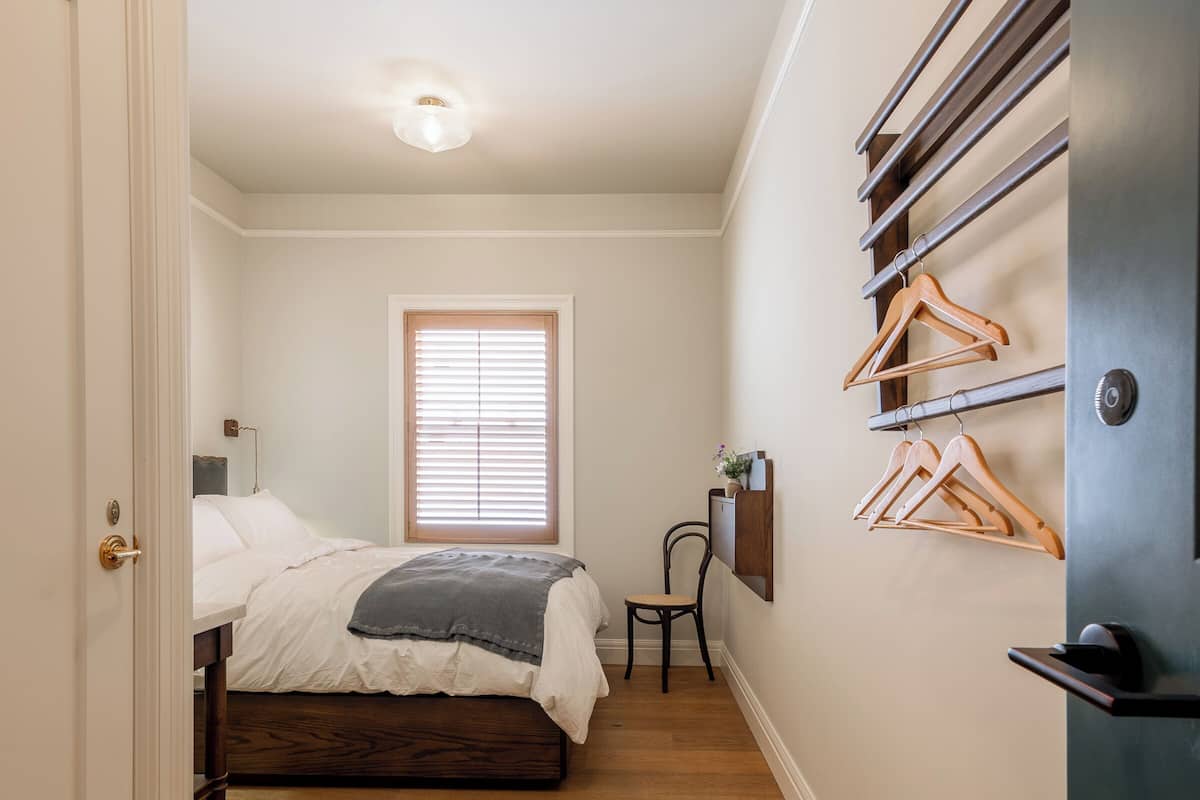 Standard Single Room, 1 Queen Bed | 1 bedroom, desk, laptop workspace, iron/ironing board