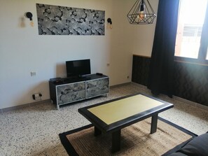 TV, DVD-spiller og bøker