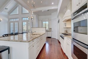 Fridge, microwave, oven, stovetop - Gables by the Sea - Naples, FL (Naples)