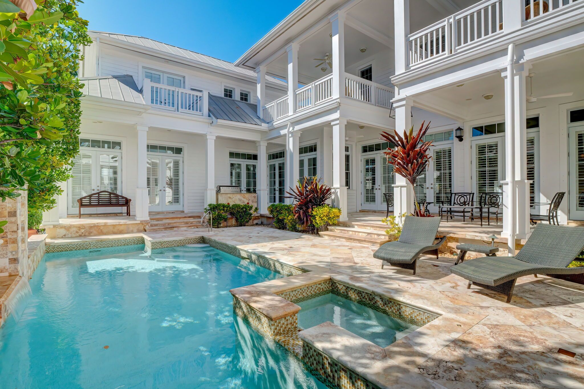 حمّام سباحة مُدفَّأ