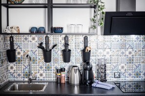 Fridge, stovetop, dishwasher, coffee/tea maker - Cozy studio Mamma's home Trogir (Trogir)
