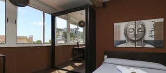 PINS - Terraced House with Private Pool