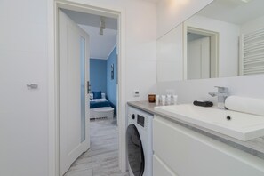 Bathroom - Studio Augustianska by Renters (Kraków)