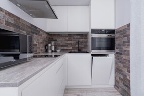 Private kitchen - Studio Augustianska by Renters (Kraków)