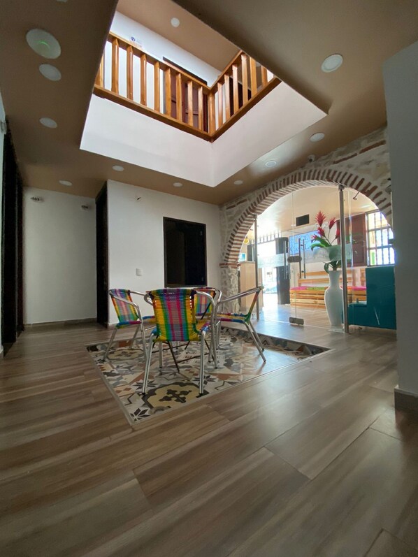 32-inch LCD TV with cable channels, TV, heated floors