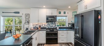 The Sea Pony - 3bd 3bth Gulf View home 1 block to white sands of Mexico Beach