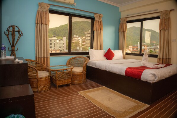Select Comfort beds, desk, laptop workspace, free WiFi