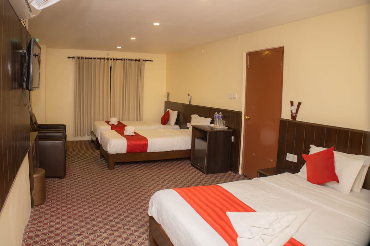 Deluxe Triple Room | Select Comfort beds, desk, laptop workspace, free WiFi
