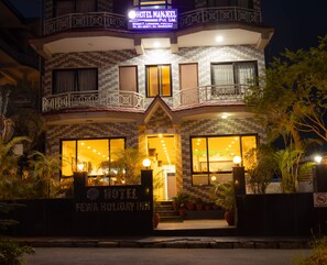 Unclassified image, 2 of 27, button - Pokhara (Pokhara)