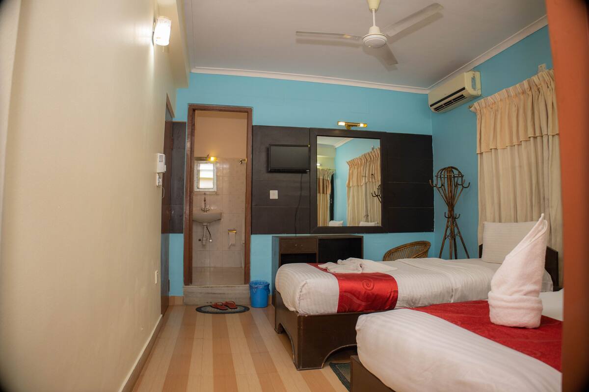 Deluxe Double or Twin Room | Select Comfort beds, desk, laptop workspace, free WiFi