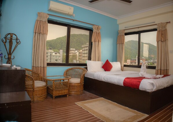 Deluxe Double or Twin Room | Select Comfort beds, desk, laptop workspace, free WiFi