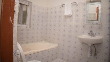 Deluxe-Dreibettzimmer | Badezimmer