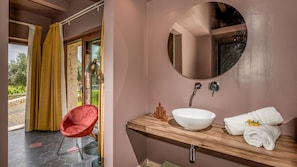Bathtub, hair dryer, bidet, towels