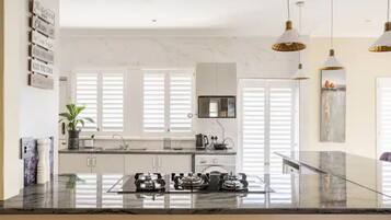 Cookware/dishes/utensils