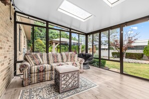 Smart TV, fireplace, table football