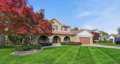 Luxury 4-BR Retreat: Spacious & Elegance!