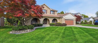 Luxury 4-BR Retreat: Spacious & Elegance!