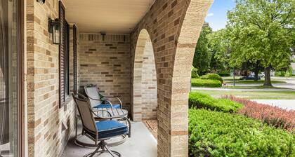 Luxury 4-BR Retreat: Spacious & Elegance!