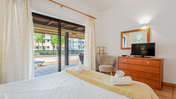 4 bedrooms, iron/ironing board, travel crib, free WiFi