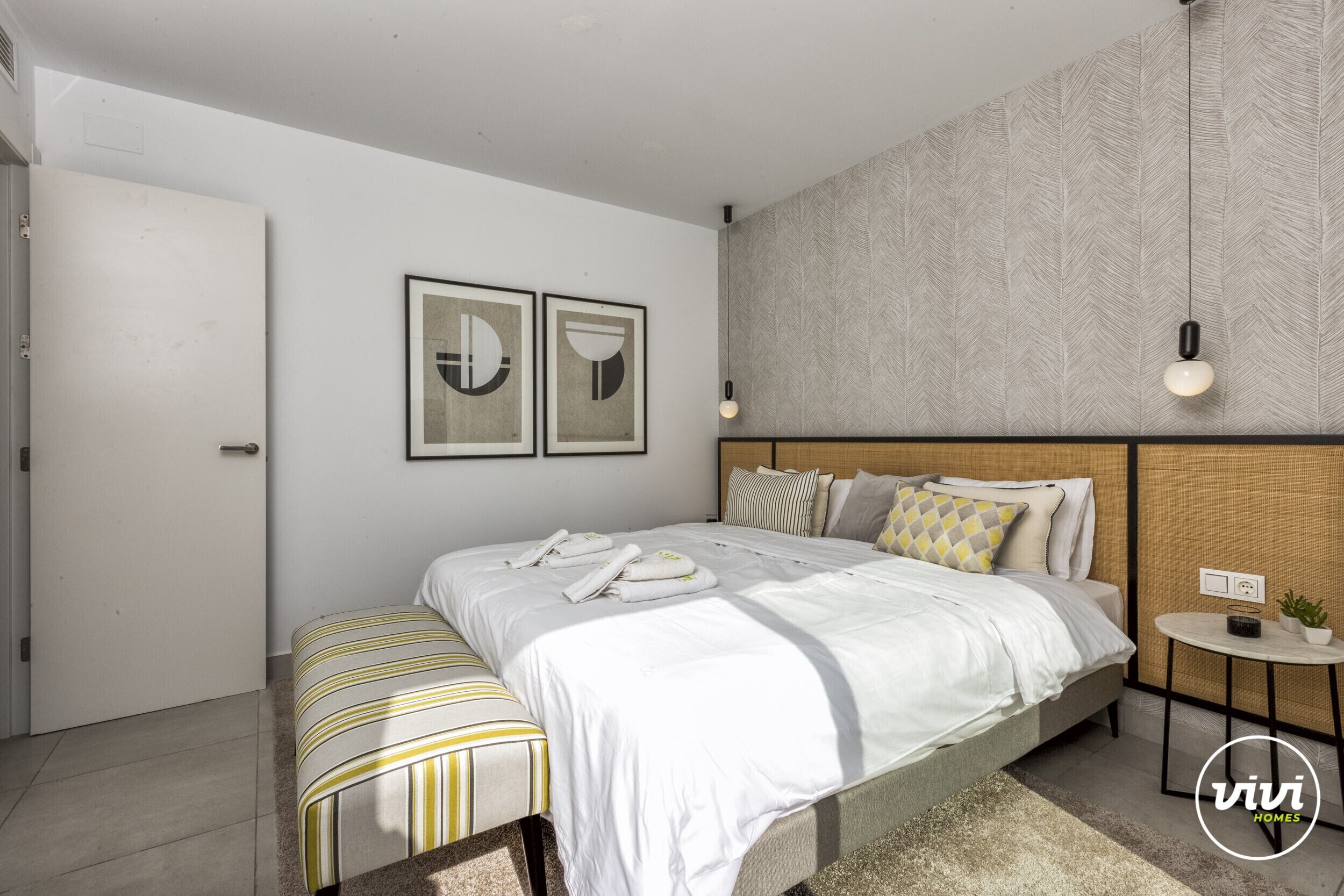 3 chambres, coffres-forts dans les chambres, fer et planche à repasser