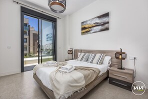 3 bedrooms, in-room safe, desk, iron/ironing board