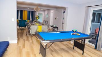 غرفة الألعاب