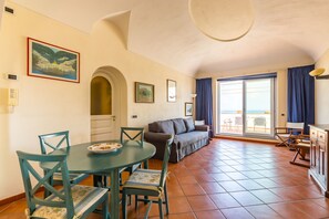 Dining - Blumarina Terrace on Ischia (Ischia Porto)