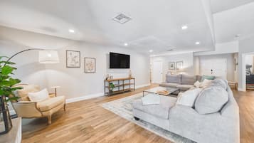 Smart-TV, Kamin, Videospiele