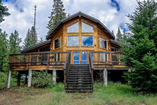 Mayfield Gardens Cabin w/ Jacuzzi and Wood Stove at Green Springs Inn