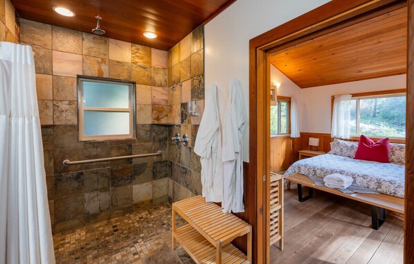 Hair dryer, towels - Mayfield Gardens Cabin w/ Jacuzzi and Wood Stove at Green Springs Inn (Ashland)
