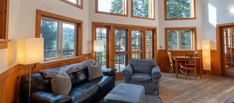 Mayfield Gardens Cabin w/ Jacuzzi and Wood Stove at Green Springs Inn