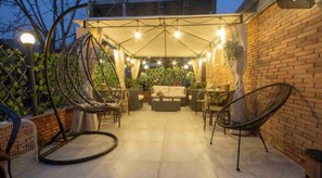 تناول الطعام بالخارج