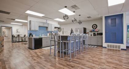 Huge 5000 sqft condo with 10 beds
