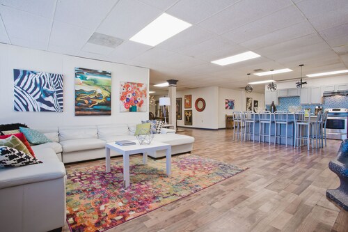 Huge 5000 sqft condo with 10 beds 