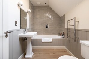 Duschwanne, Haartrockner