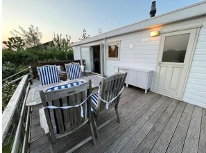 Outdoor dining - Garden Get-Away (Almere)