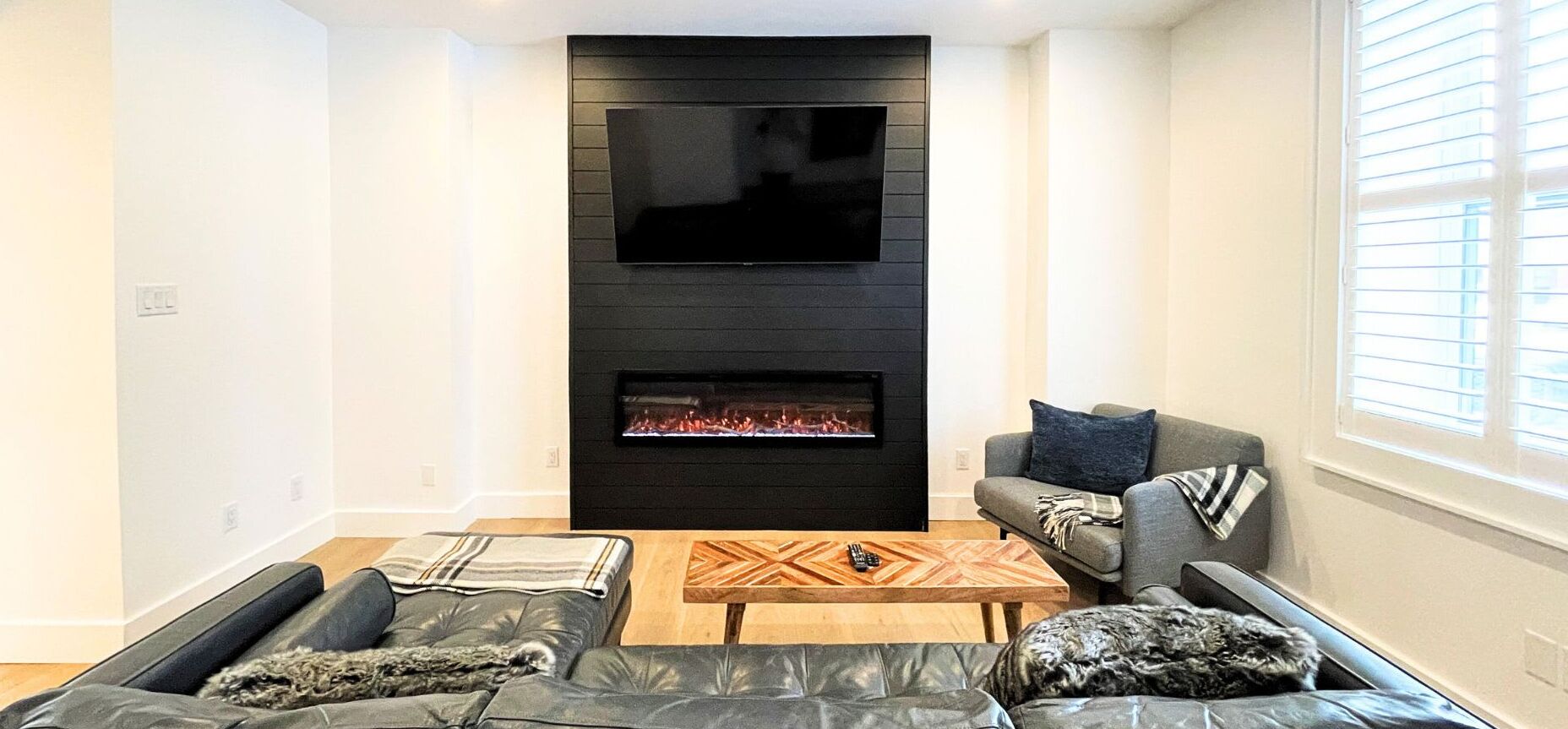 TV, fireplace