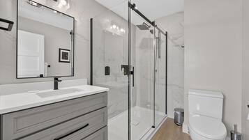 Douche, serviettes fournies