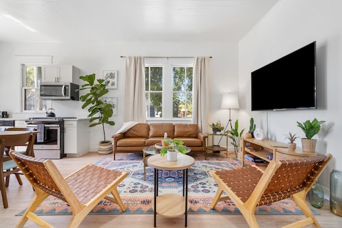 Historic 1920s Ybor Bungalow 3 Beds 1 Bath AWESOME BACKYARD! PETS OK!