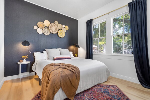 3 bedrooms, desk, iron/ironing board, free WiFi