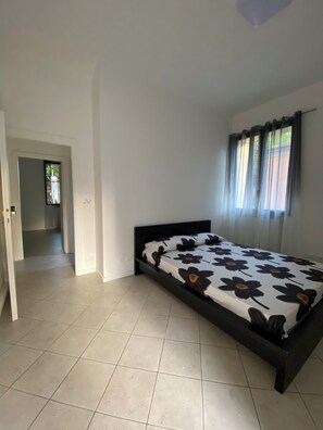 4 bedrooms, iron/ironing board, WiFi, bed sheets - Vacation home for company, 5' walk to the old town and 10' to the sea (Rimini)