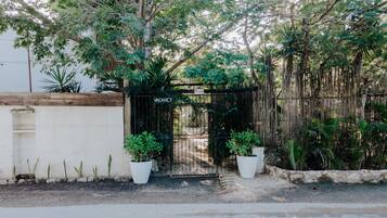 Entrada de la propiedad