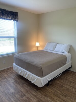 3 habitaciones y ropa de cama