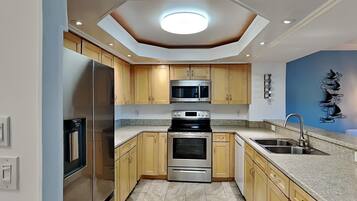 Condo, Multiple Beds, Balcony, Pool View | Private kitchen | Fridge, microwave, oven, stovetop