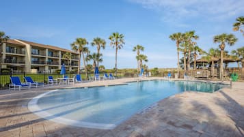 Kolam renang outdoor