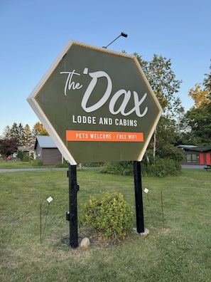 Exterior - The Dax Lodge and Cabins  (Tupper Lake)